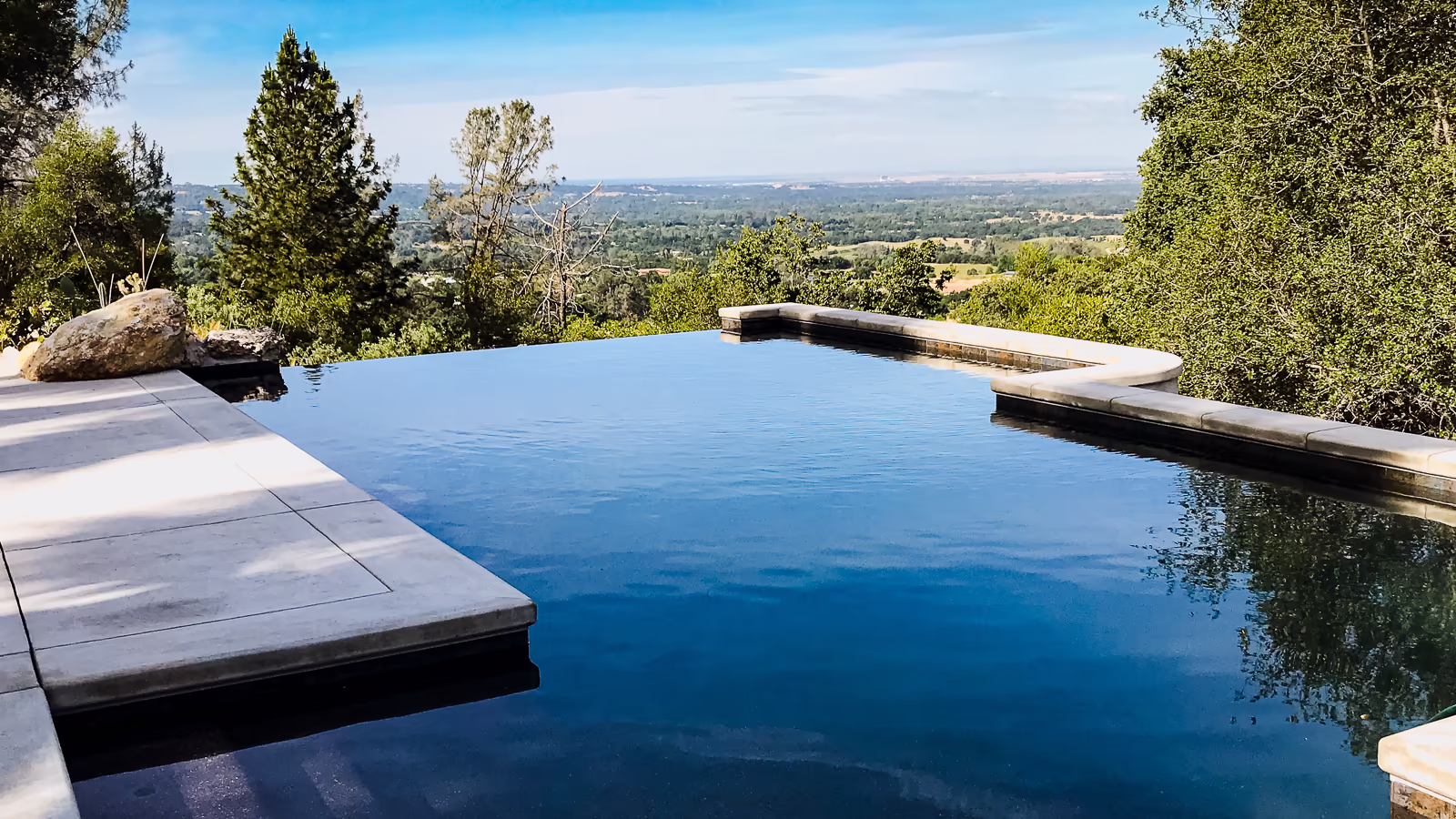 Auburn vanishing edge pool overlooking the Sacramento Valley in Auburn, California, built by Jim Chandler Pools