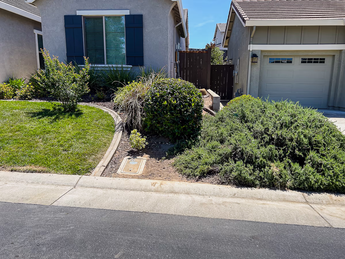 Front of Rocklin home kept clean and orderly during backfill and retaining wall construction for custom gunite pool project